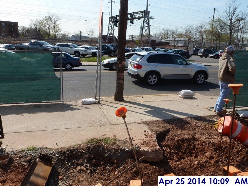 Moving the site fence past the site walk at Rahway Ave. Facing South (800x600)
